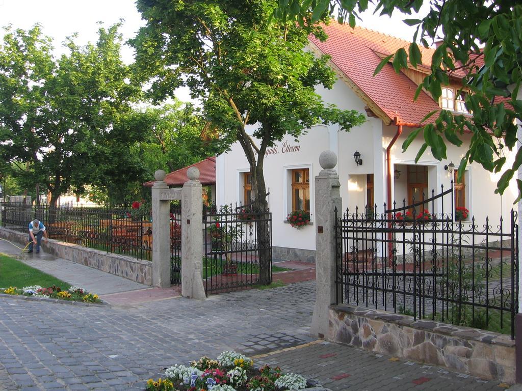 Rácz Fogadó Hotel Kisoroszi Exterior foto
